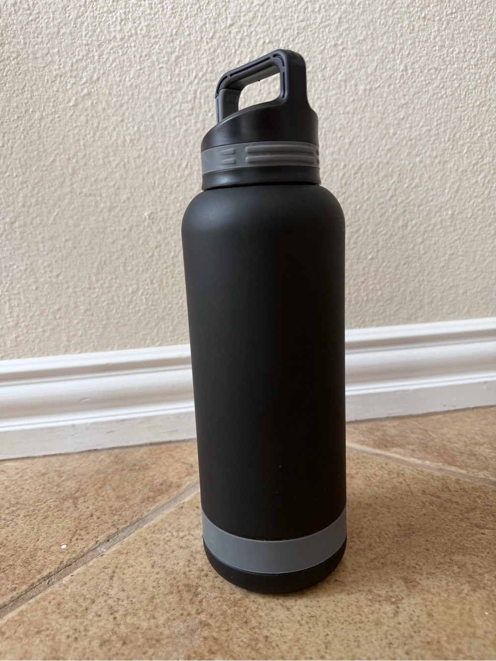 Trenton Vacuum-Insulated Stainless-Steel Bottle 25-Oz Carabiner Cap Black. #1
